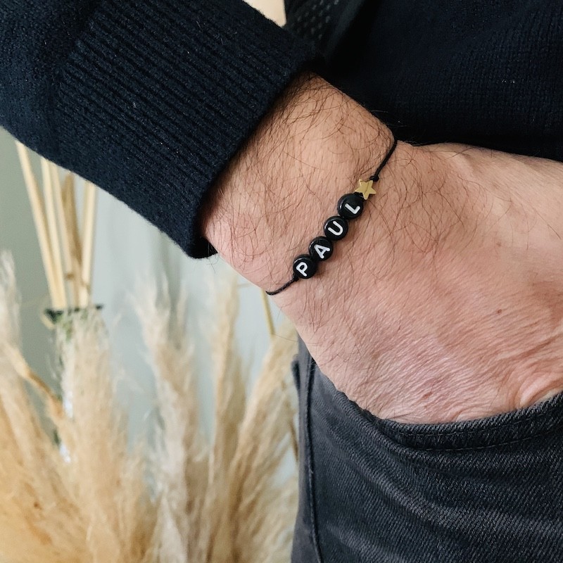 Créez des bracelets personnalisés avec ces perles lettres Papa !