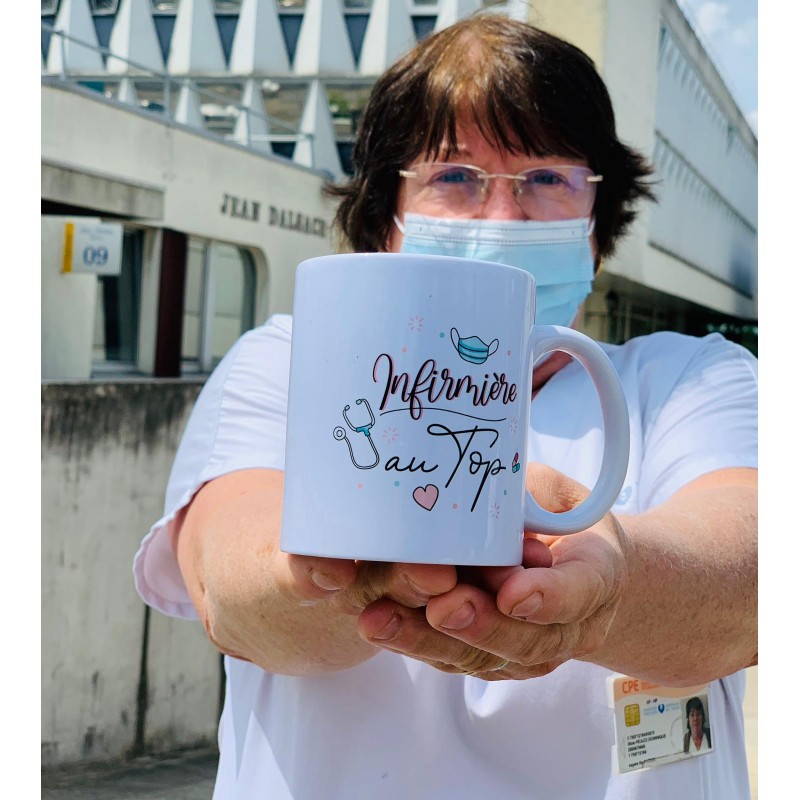 Une idée cadeau pour remercier une infirmière: le mug Infirmière au top