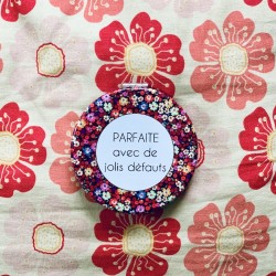 Miroir de Poche Parfaite avec de jolis défauts
