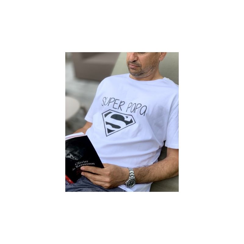 Un cadeau pour la fête des pères : un T-shirt personnalisé super papa