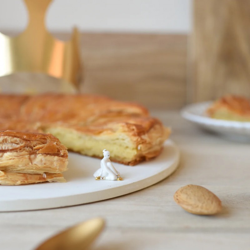 Fève colombe en porcelaine pour galette des rois et baptême