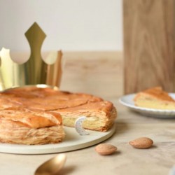 Fève en porcelaine chance avec un petit trèfle doré pour galette des Rois