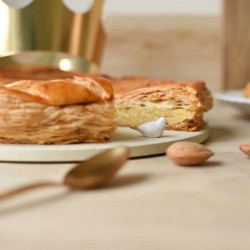 Fève en porcelaine chance avec un petit trèfle doré pour galette des Rois