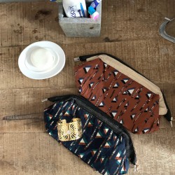 Trousse de toilette motif triangles