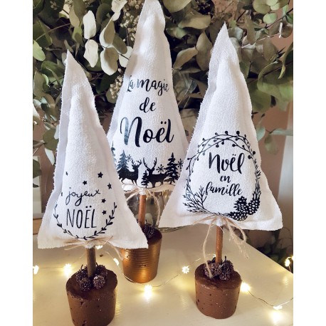 Déco de Noël : décorer votre table de Noël avec un sapin en tissu